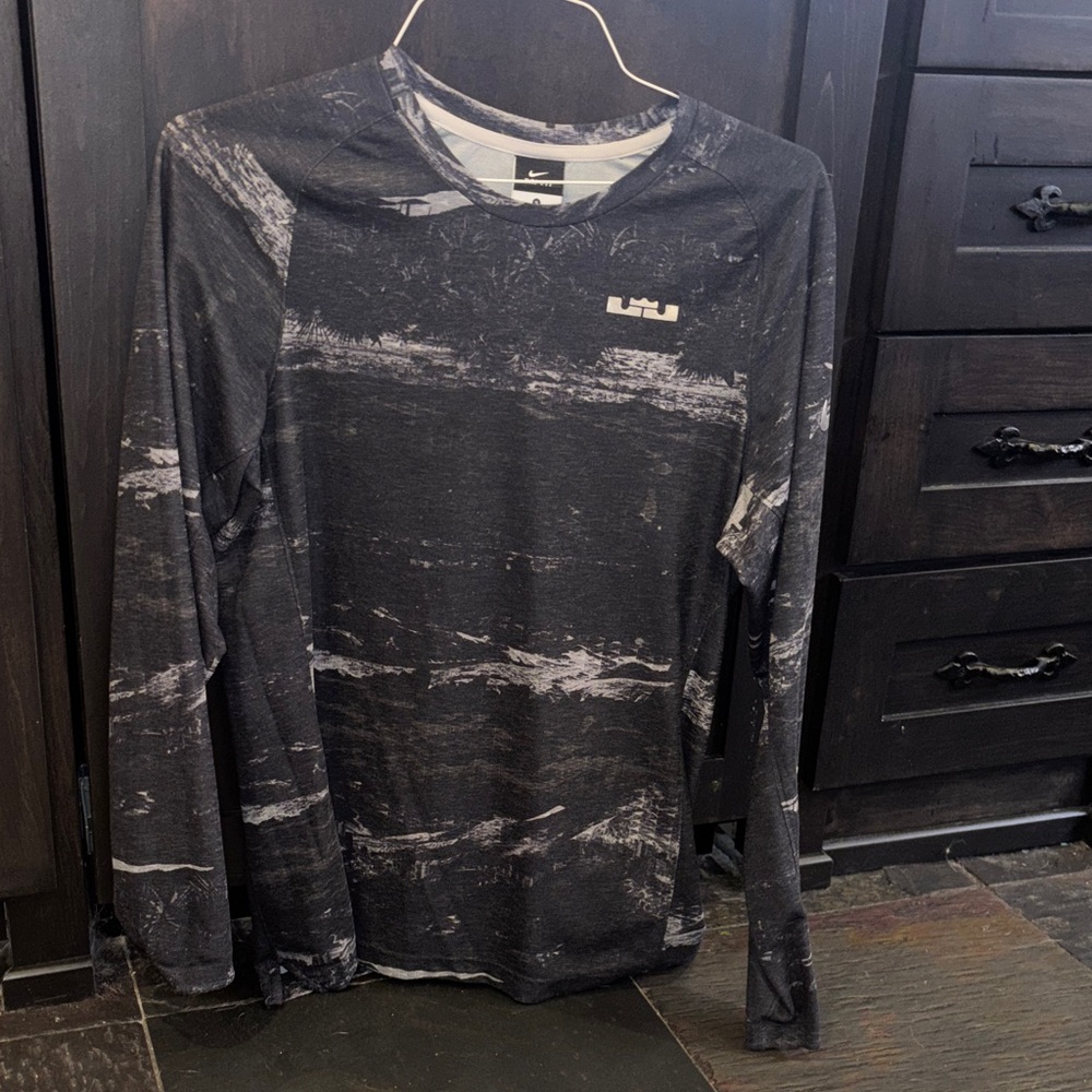 Nike Men's Marble Pattern Long Sleeve Tee LJ